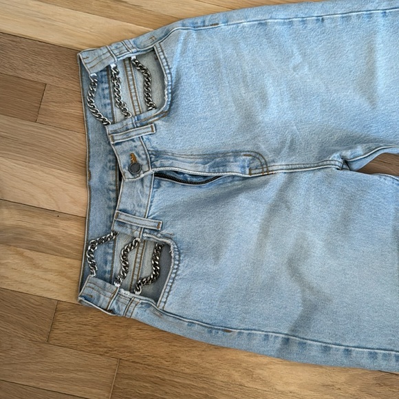 LF light wash straight leg jeans, with chains on the waist - Picture 2 of 2
